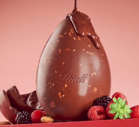 OVO LINDT DARK COM AMÊNDOAS E FRUTAS VERMELHAS