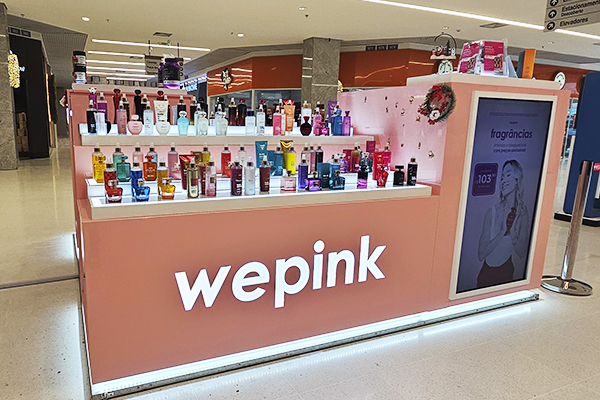 O mundo rosa invadiu o Maxi Shopping com o quiosque da WePink