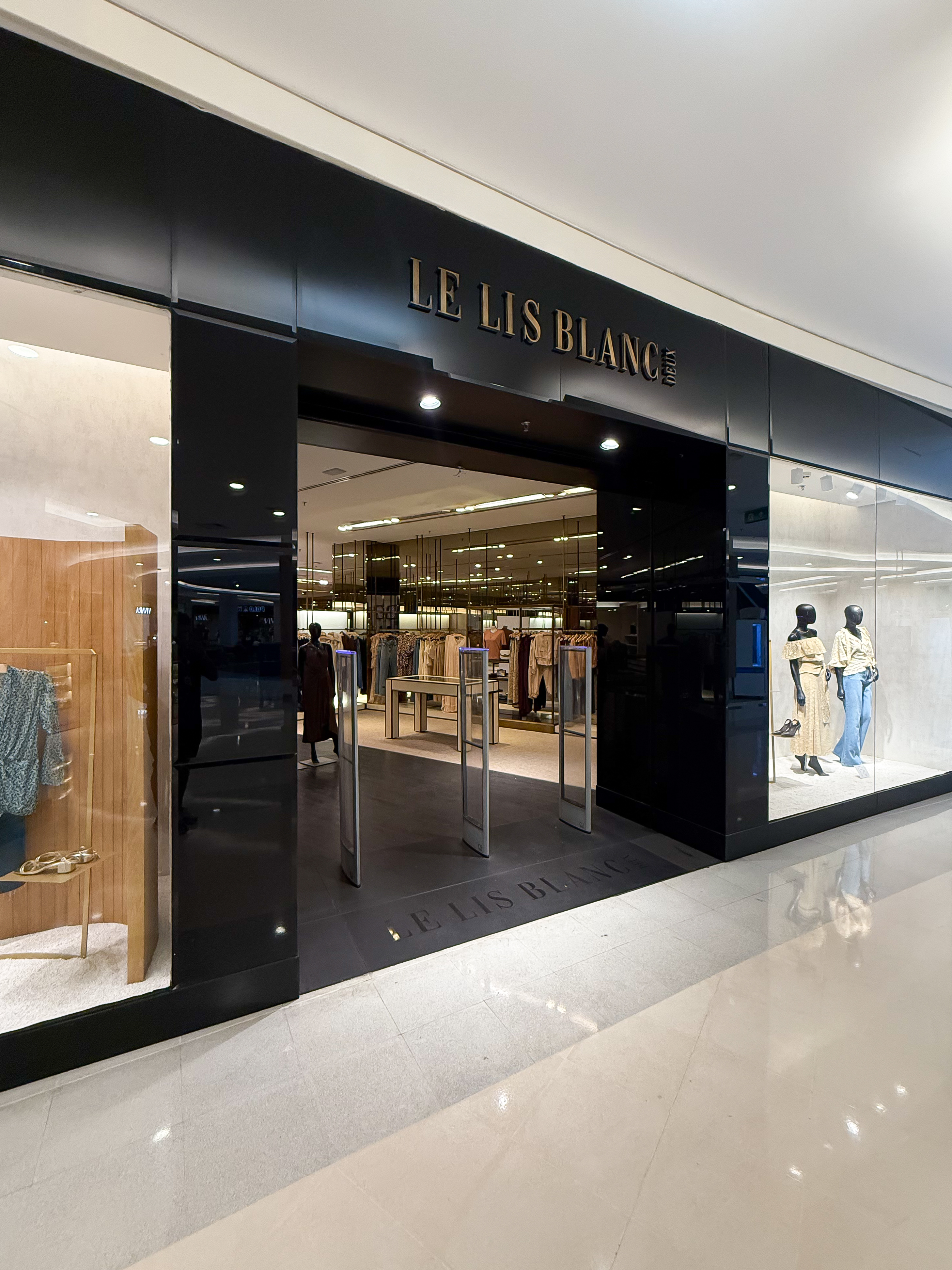 Logo da loja le lis blanc deux