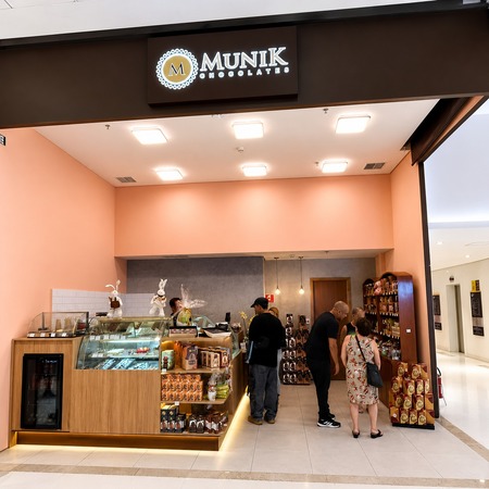 Logo da loja chocolates munik