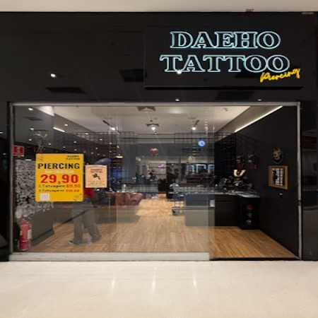 Logo da loja daeho tattoo