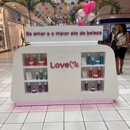 Logo da loja love me cosméticos