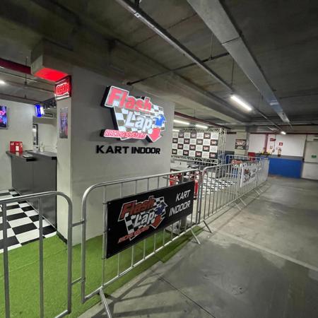 Logo da loja flash lap kart indoor