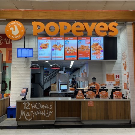 Logo da loja popeyes lousiana kitchen