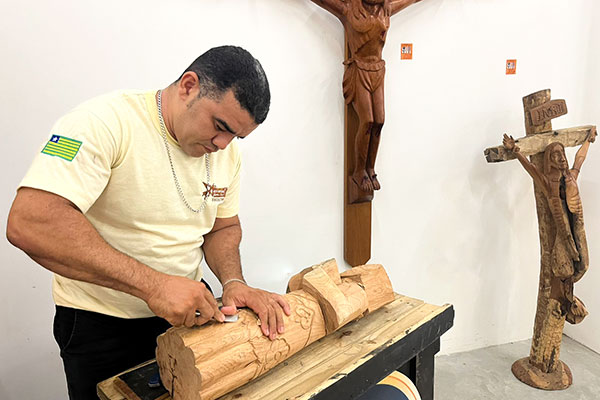 Arte Santeira é destaque cultural no Teresina Shopping