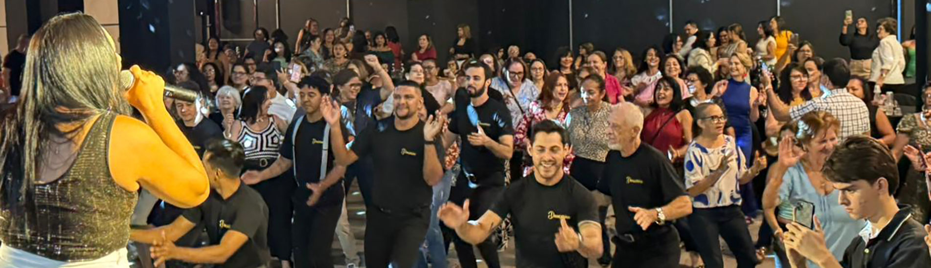 O Teresina Shopping realizou a segunda edição da Tertúlia Dançante e celebrou ao som da banda Os Brasinhas