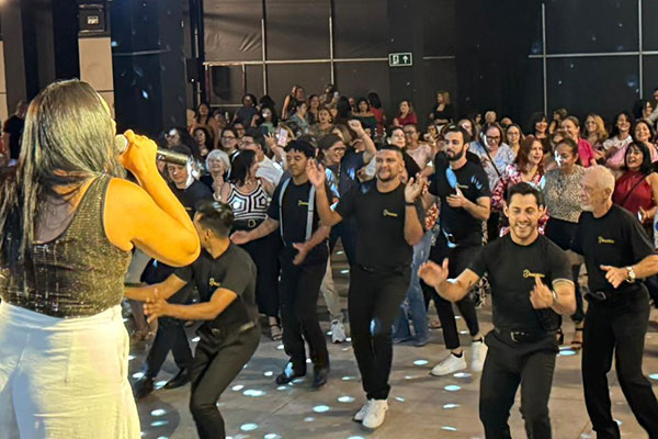 O Teresina Shopping realizou a segunda edição da Tertúlia Dançante e celebrou ao som da banda Os Brasinhas