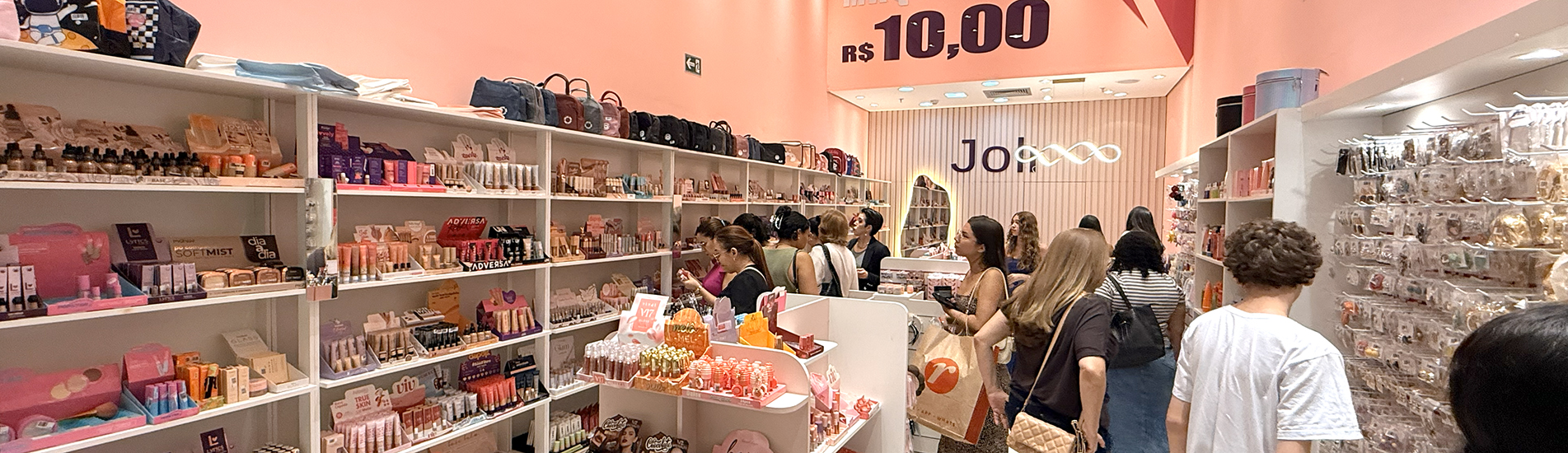 Joli inaugurou loja no Teresina Shopping com foco em maquiagem e acessórios femininos