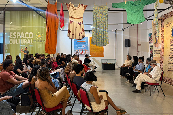 Trupe de Mulheres Esperança Garcia realiza roda de conversa no Teresina Shopping
