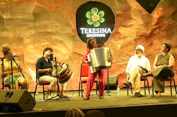 Artes de Março: Sebastiana celebra a trajetória da sanfona piauiense em noite de música e conversa