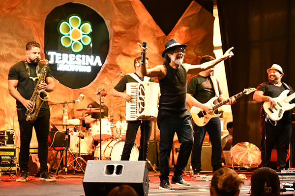 Festival Artes de Março: uma noite memorável com Luiz Fidelis