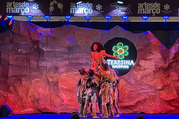 Balé da Cidade emociona público com o espetáculo Vestígios do Amanhã no Artes de Março