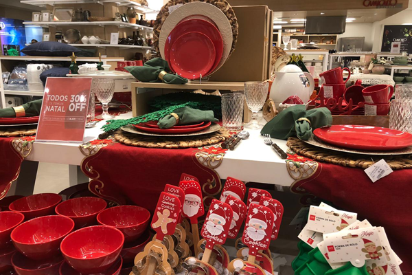 Lojas do Teresina Shopping oferecem opções variadas para decoração de natal.